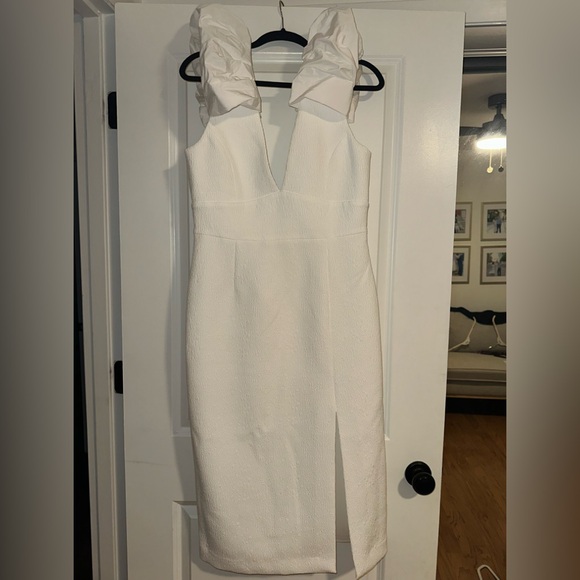 Rebecca Vallance Puff Sleeve V neck Midi dress - Picture 4 of 7